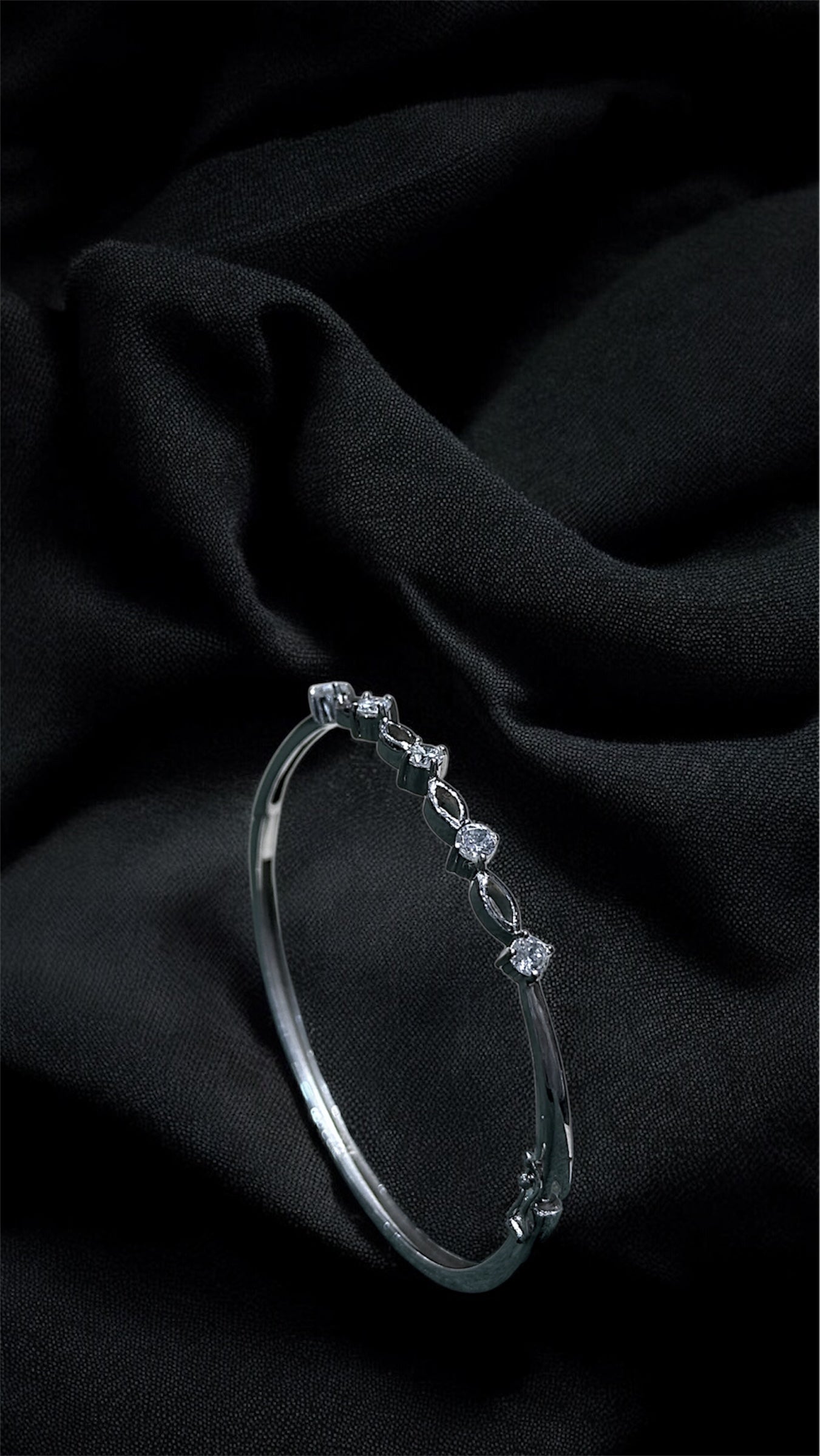 Eterna Rhodium Elegance Openable Bangle