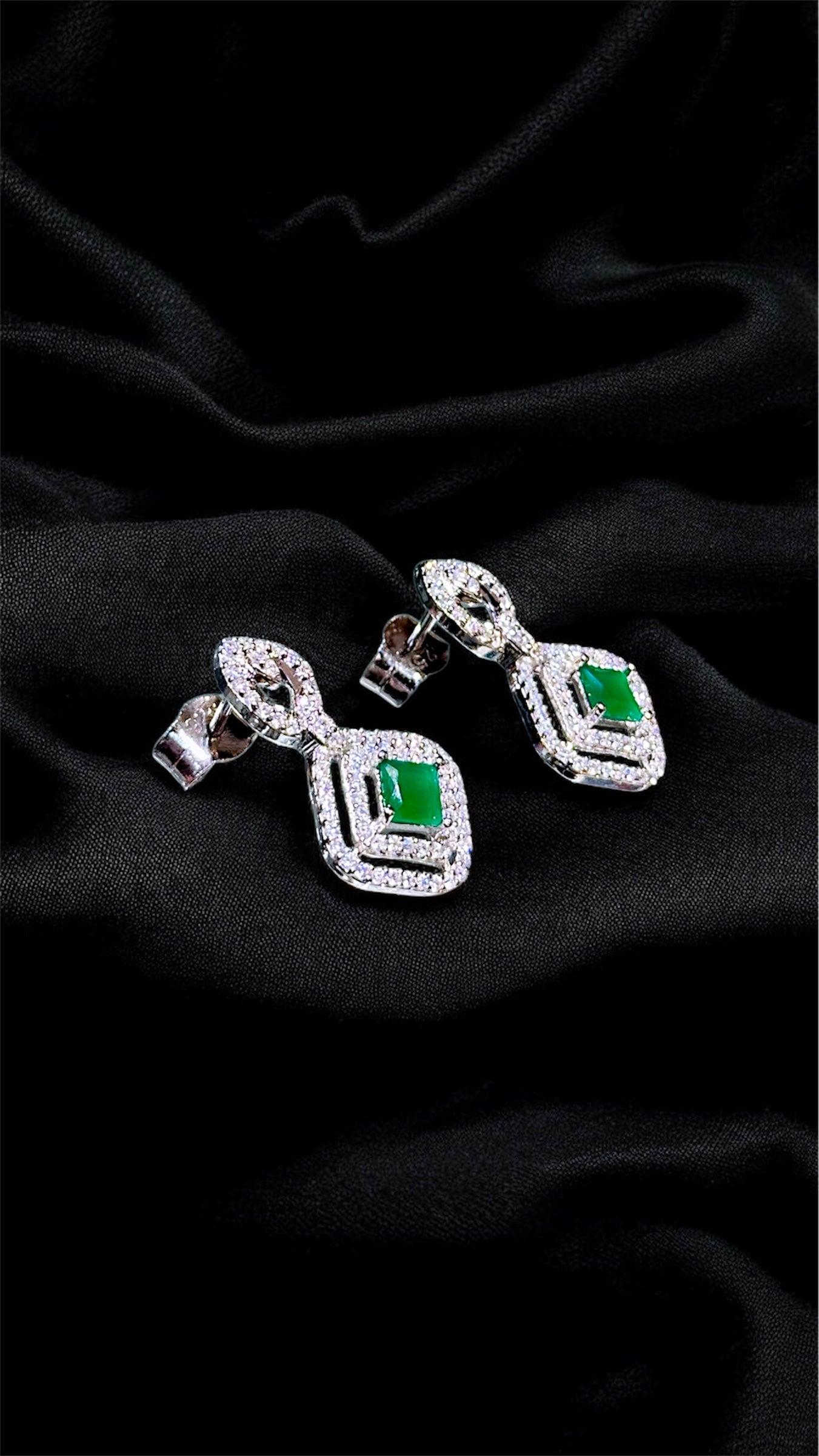 Emerald Radiance Infinity Necklace Set