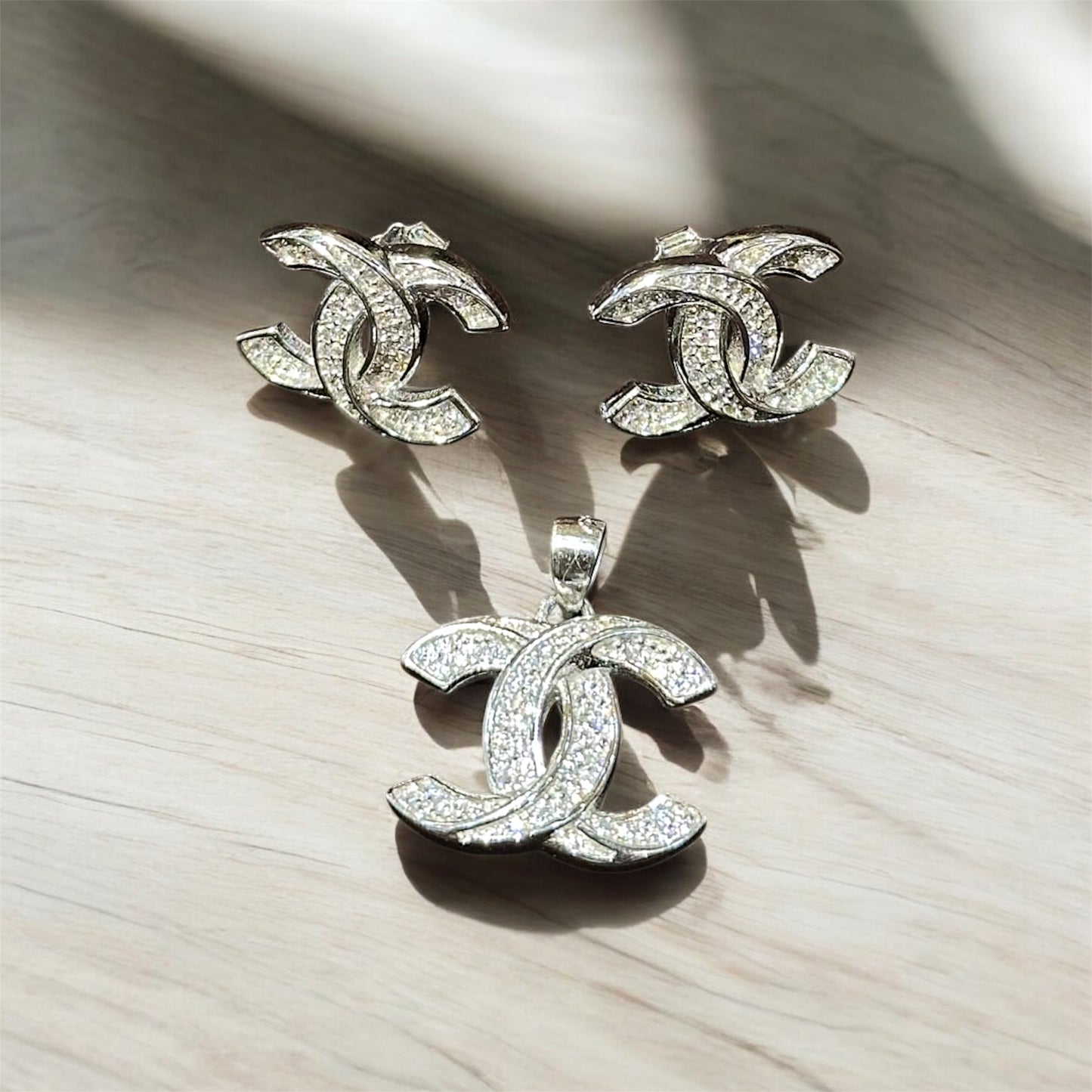 Lustro Interlock Signature Set