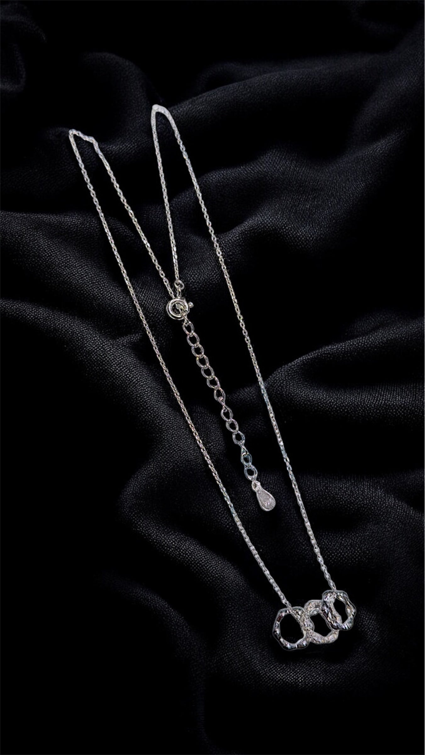 Tri-Link Radiance Silver Necklace